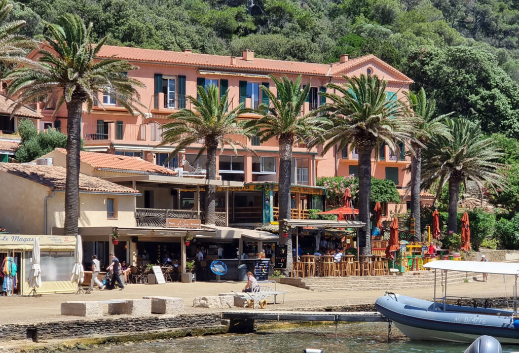 Hostellerie Le Provençale Port-Cros – Terrasse & Anlegestelle