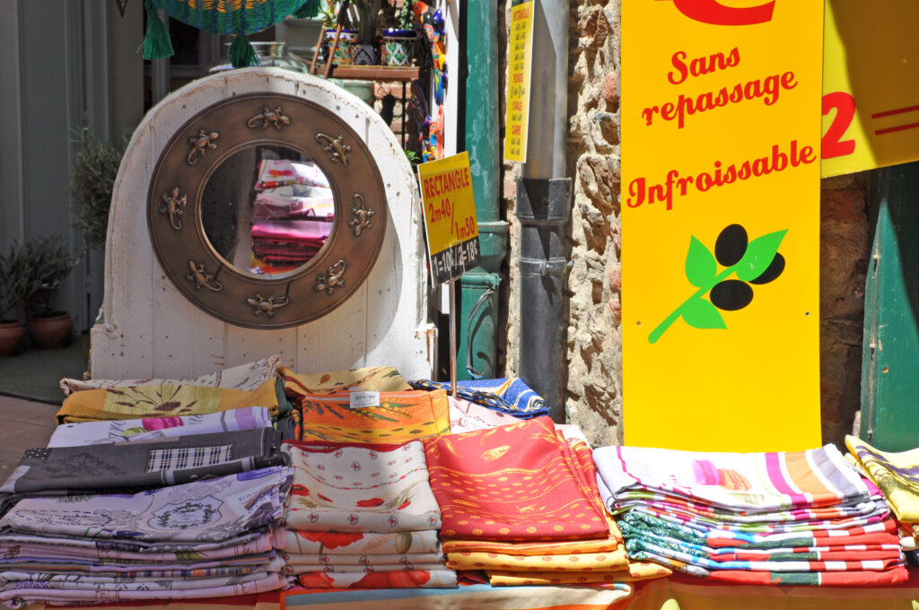 vrolijke stoffen - markt Zuid Frankrijk