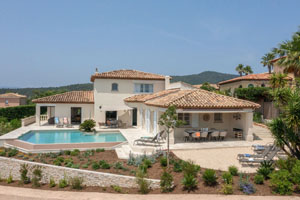 Aerial view of Villa Les Vues in Sainte-Maxime – luxury villa with heated pool, covered terrace and Mediterranean garden on the Golf Blue Green estate, Côte d’Azur