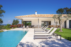 Villa Sunset in La Garde-Freinet – luxury villa with heated infinity pool, landscaped garden and panoramic countryside view, Côte d’Azur.