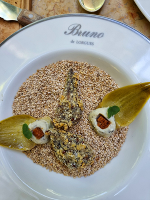 Elegant amuse at Restaurant Bruno in Lorgues, Provence – a delicate starter on a white plate, artfully presented with truffle and seasonal ingredients.