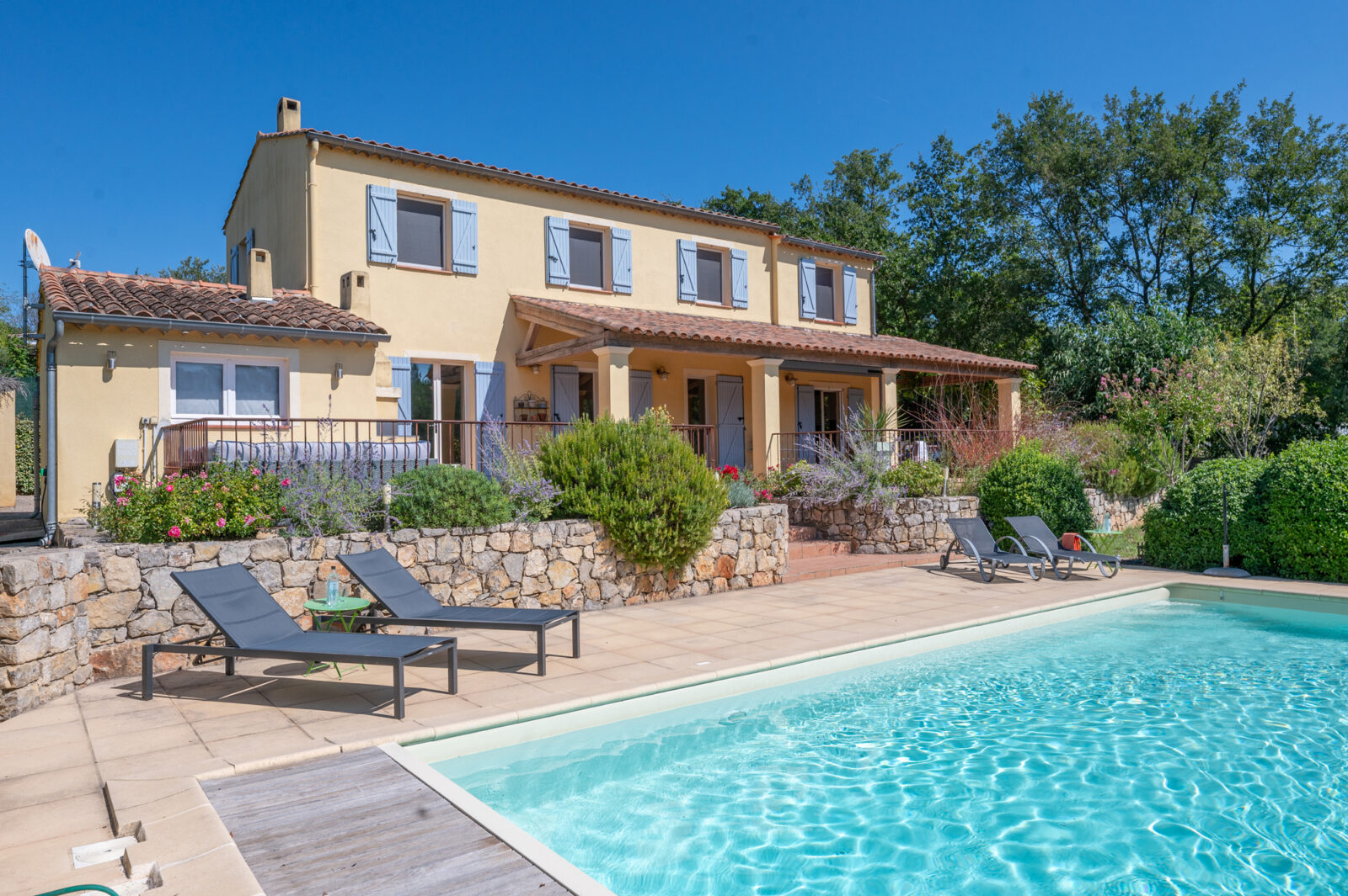 Villa Vigna in Lorgues met zwembad, overdekte terrassen en omheinde tuin, op loopafstand van het centrum.